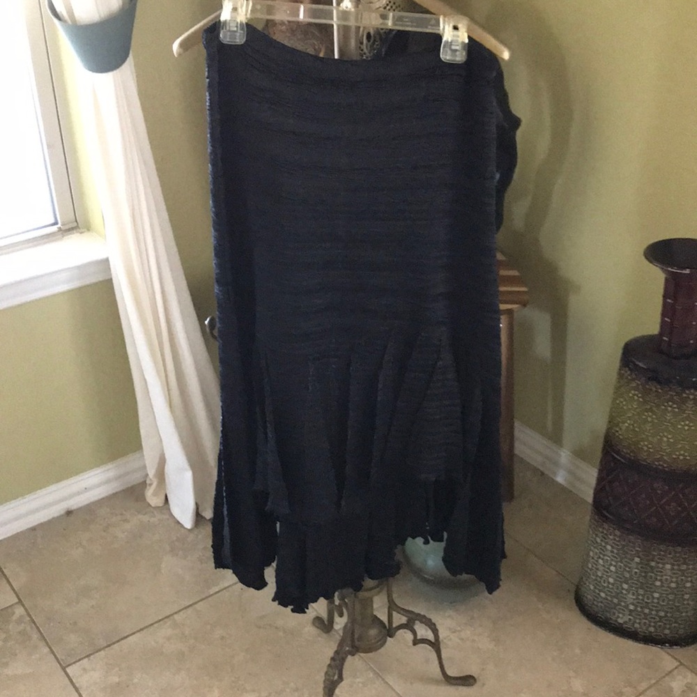 Black handkerchief bottom.